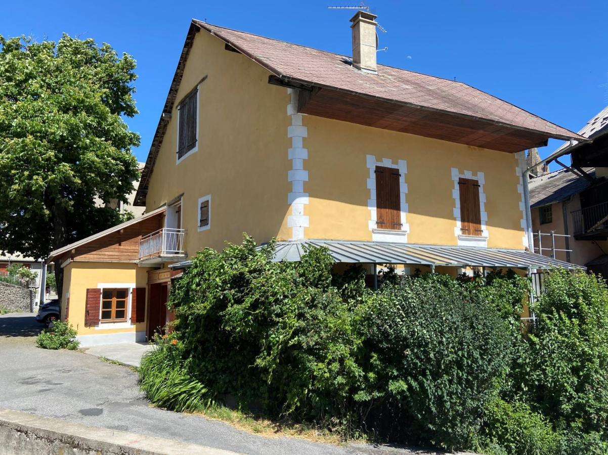 Le Pied De Ville Pouzenc Embrun Exterior photo