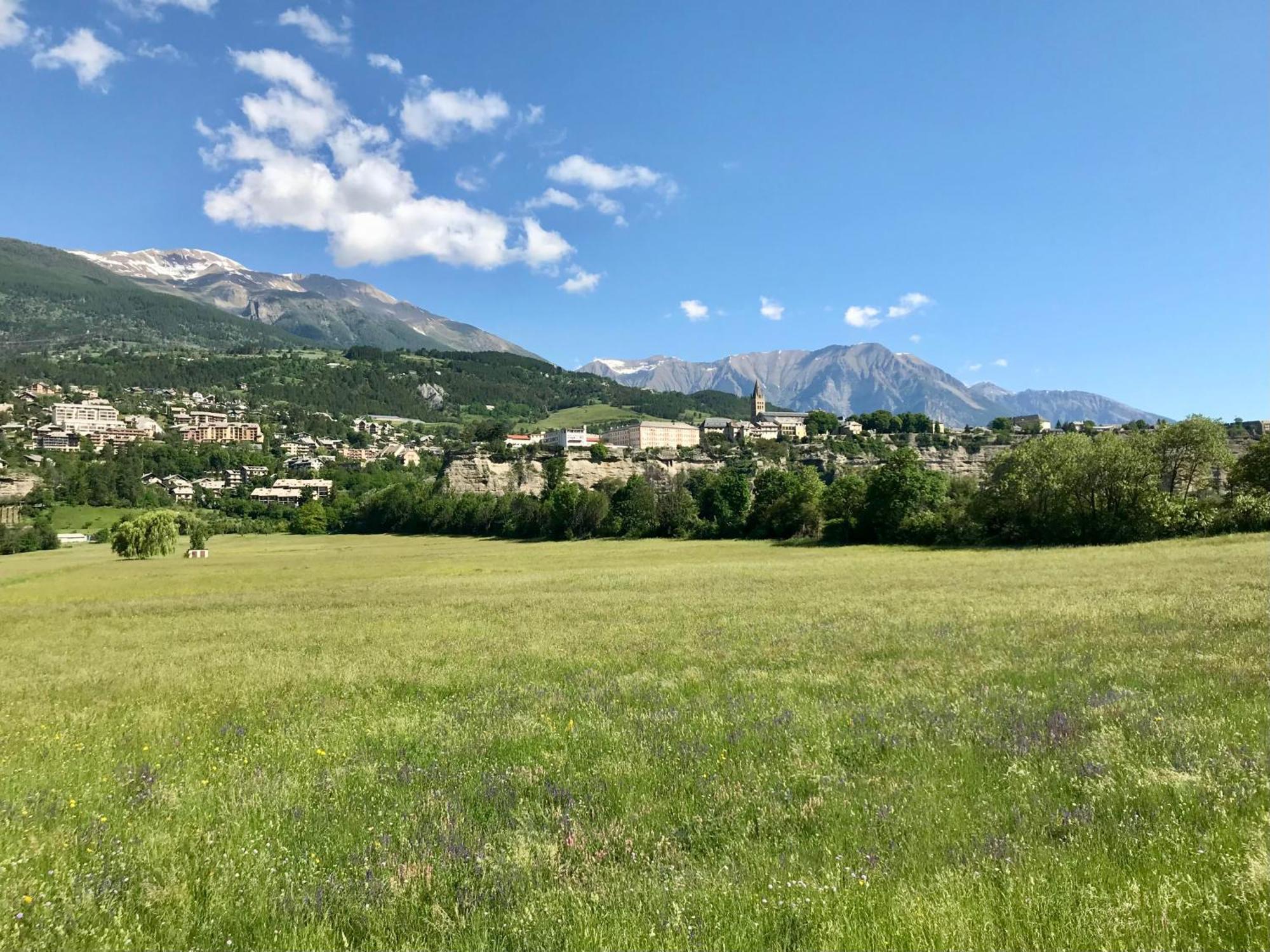Le Pied De Ville Pouzenc Embrun Exterior photo